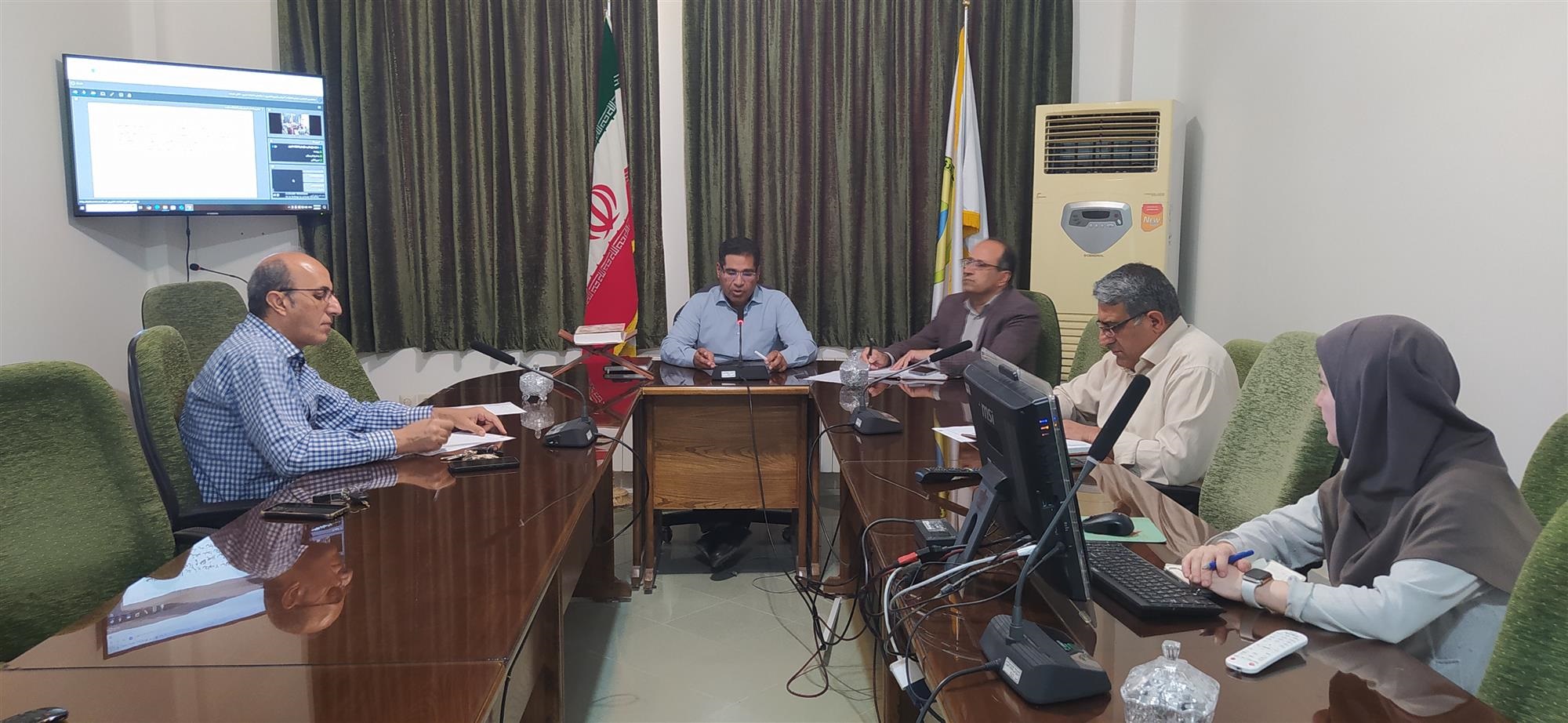 تعداد پنج فقره گزارش نهایی و علمی و یك فقره شناسنامه پروژه تحقیقاتی بررسی و تصویب شد